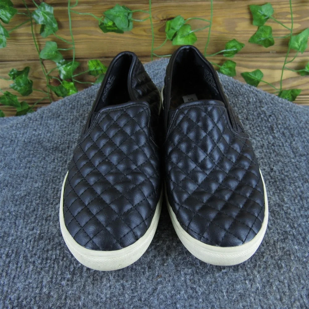 Steve‎ Madden Slip-On Girl Y 4 Medium Athletic Black Synthetic Slip On